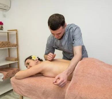 Deep tissue massage for women to get relief from body pain by best male to female massage therapist in Mumbai